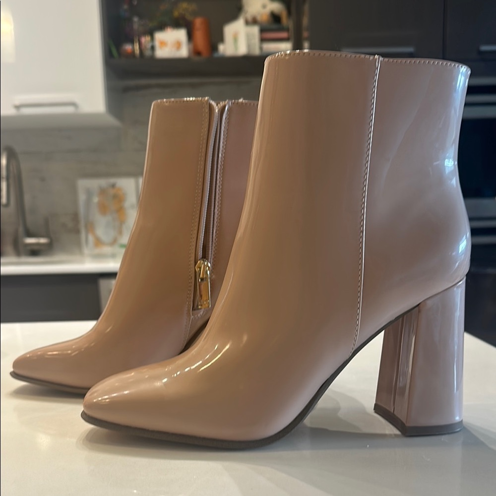 Jennifer Lopez - J Lo "Josey" Nude Cream Heeled Ankle Boots w Chunky Heel